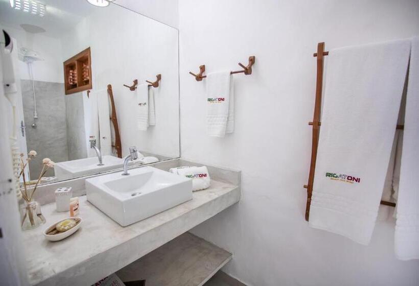 بنجلو قياسى, Pousada Rigatoni