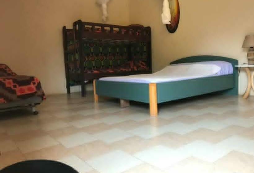 اتاق اکونومی, The Gunjur Project Lodge