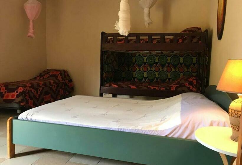 اتاق خانوادگی, The Gunjur Project Lodge