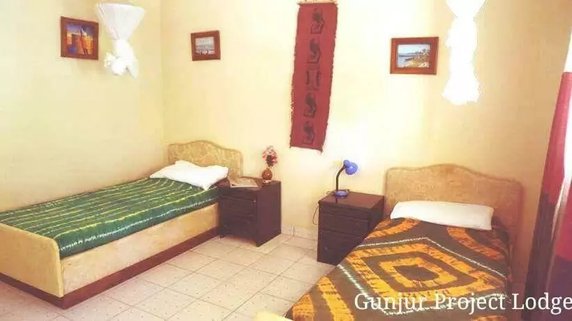 اتاق اکونومی, The Gunjur Project Lodge