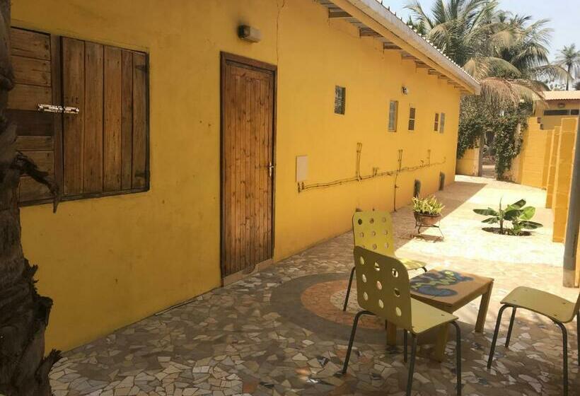 اتاق خانوادگی, The Gunjur Project Lodge