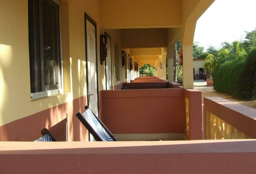 اتاق اکونومی, The Gunjur Project Lodge