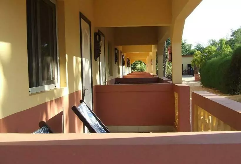 اتاق اکونومی, The Gunjur Project Lodge