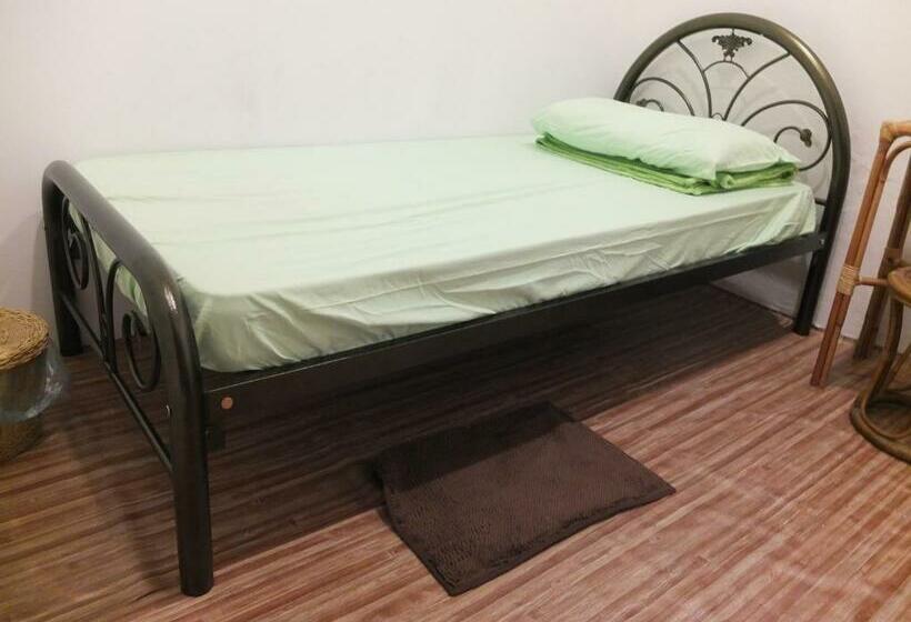 חדר סטנדרד יחיד חדר אמבטיה משותף, Muntri House   Hostel