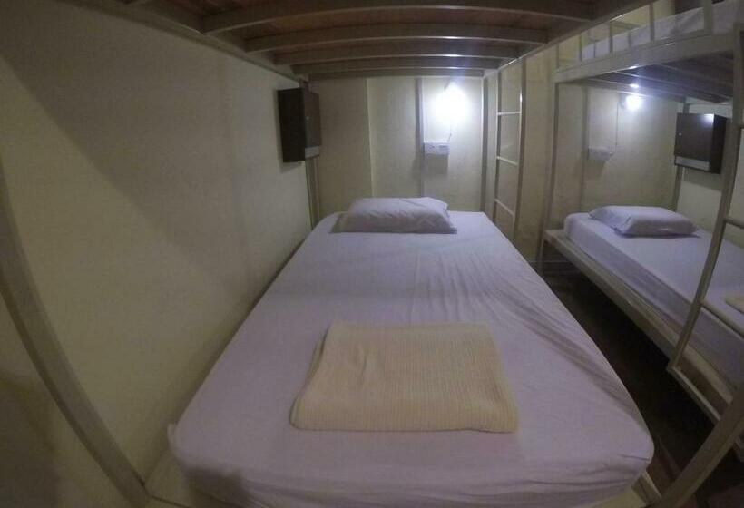 מיטה בחדר משותף, Muntri House   Hostel