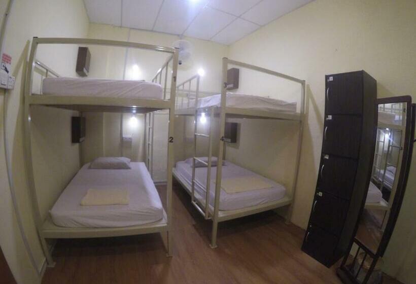 سرير فى غرفة مشتركه, Muntri House   Hostel