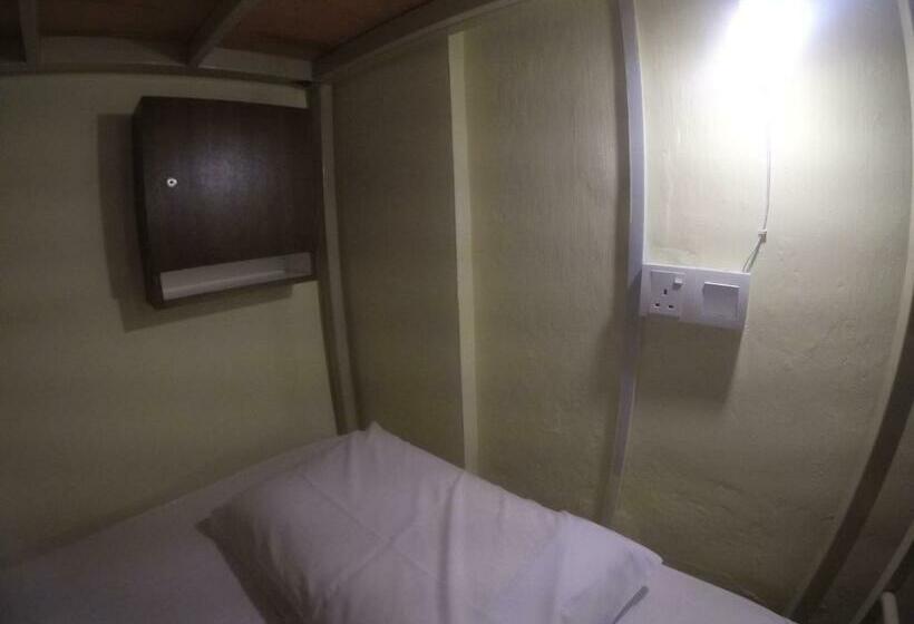 سرير فى غرفة مشتركه, Muntri House   Hostel