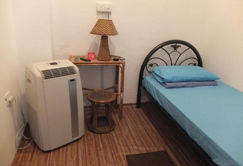 חדר סטנדרד יחיד חדר אמבטיה משותף, Muntri House   Hostel