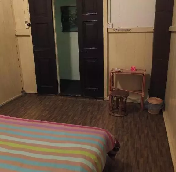 スタンダードルーム, Muntri House   Hostel
