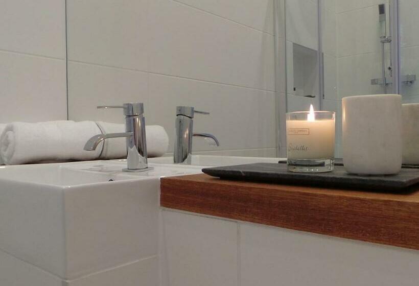 اتاق سوپریور سه تخته, Antler Guest House