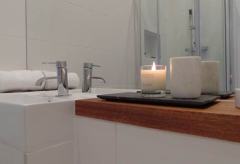 اتاق سوپریور سه تخته, Antler Guest House