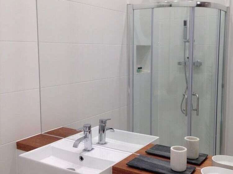 اتاق سوپریور سه تخته, Antler Guest House