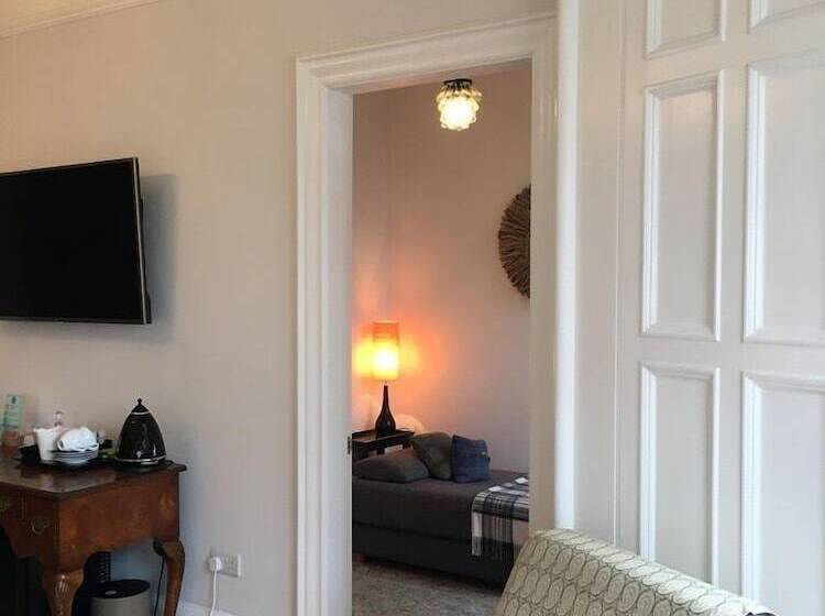 اتاق سوپریور سه تخته, Antler Guest House