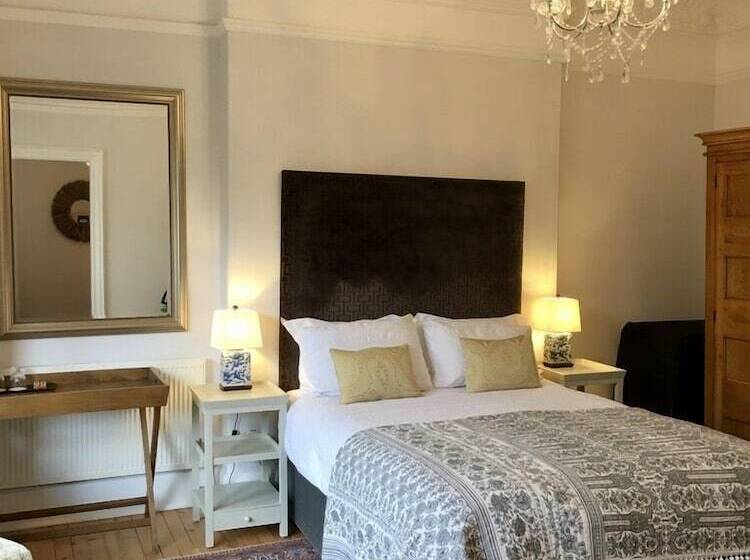 اتاق سوپریور سه تخته, Antler Guest House