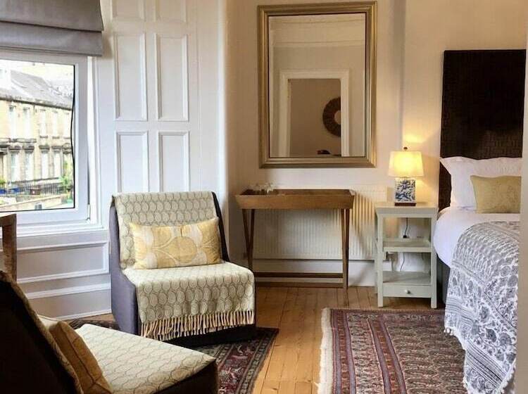 اتاق سوپریور سه تخته, Antler Guest House