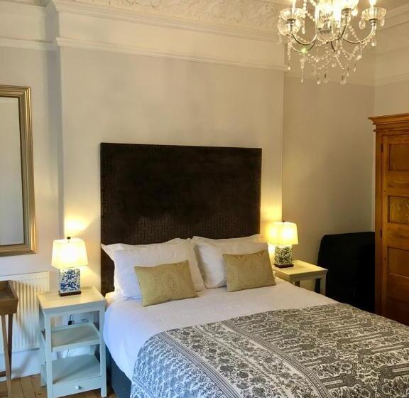 اتاق سوپریور سه تخته, Antler Guest House