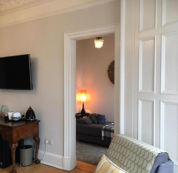 اتاق سوپریور سه تخته, Antler Guest House