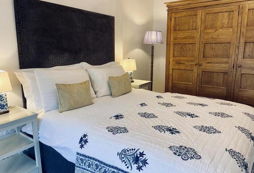 اتاق سوپریور سه تخته, Antler Guest House