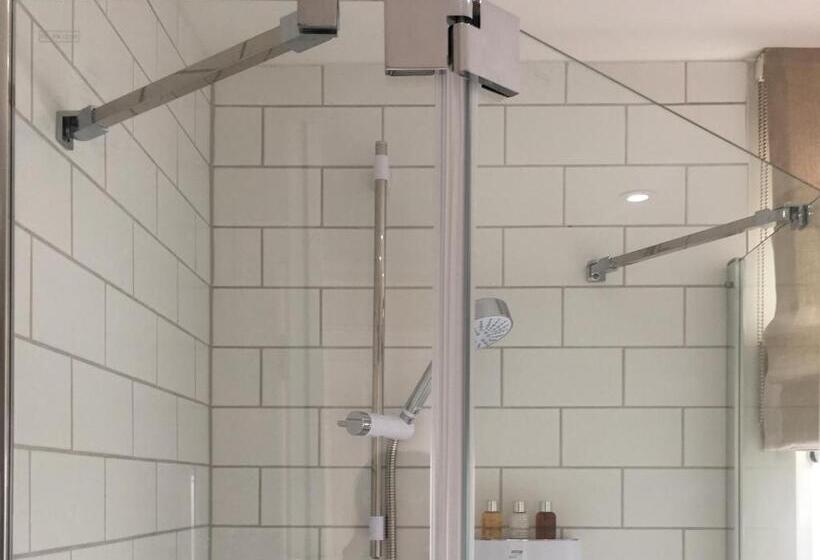 اتاق لوکس با تخت بزرگ, Antler Guest House