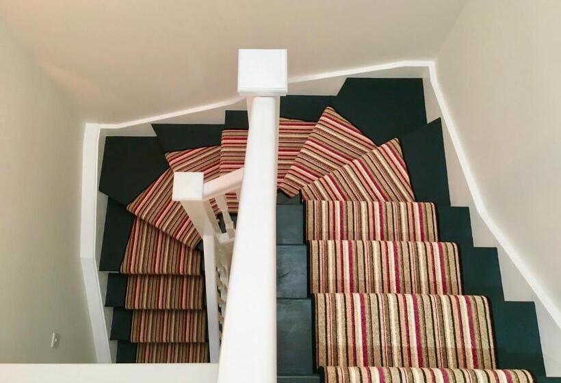 اتاق لوکس با تخت بزرگ, Antler Guest House