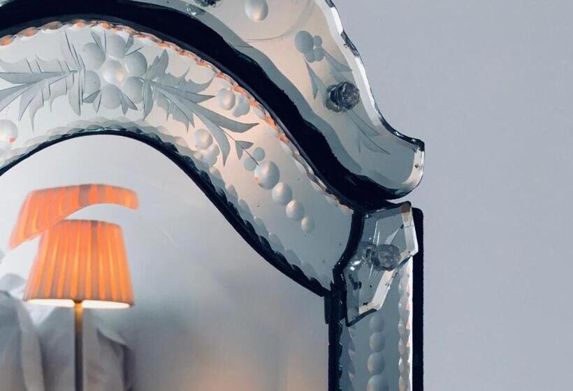 اتاق لوکس با تخت بزرگ, Antler Guest House