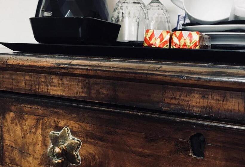 اتاق لوکس با تخت بزرگ, Antler Guest House