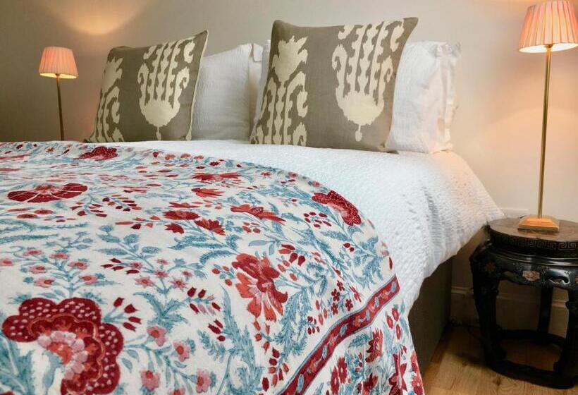 اتاق لوکس با تخت بزرگ, Antler Guest House