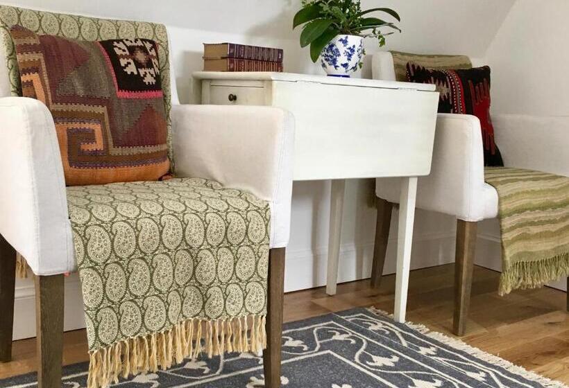 اتاق لوکس با تخت بزرگ, Antler Guest House