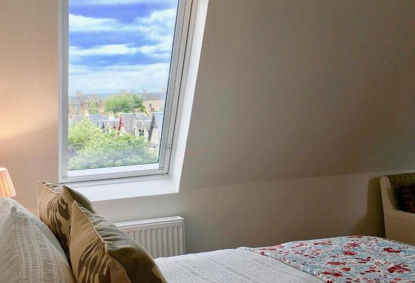 اتاق لوکس با تخت بزرگ, Antler Guest House