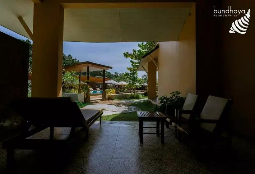 バルコニー付きデラックスルーム, Bundhaya Villas