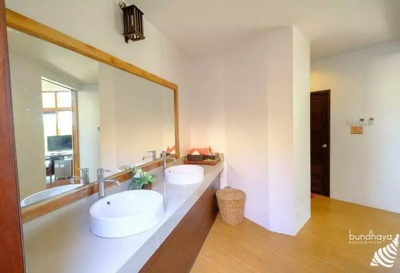 デラックスルーム, Bundhaya Villas