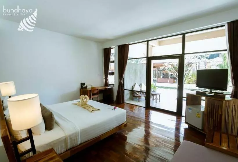バルコニー付きデラックスルーム, Bundhaya Villas