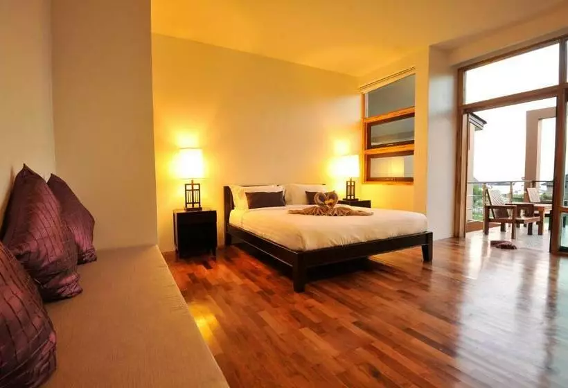 バルコニー付きデラックスルーム, Bundhaya Villas