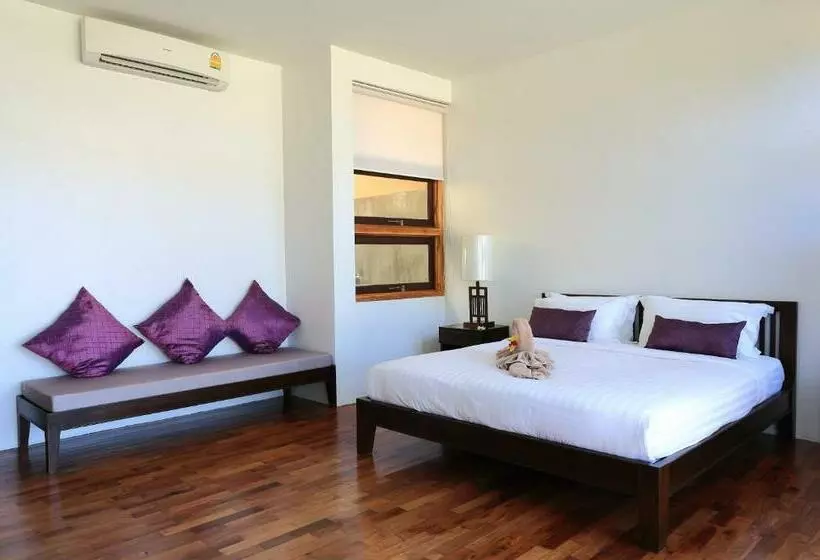 バルコニー付きデラックスルーム, Bundhaya Villas