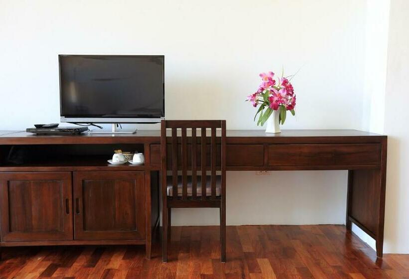 バルコニー付きデラックスルーム, Bundhaya Villas