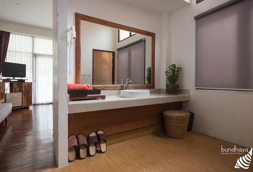 バルコニー付きデラックスルーム, Bundhaya Villas