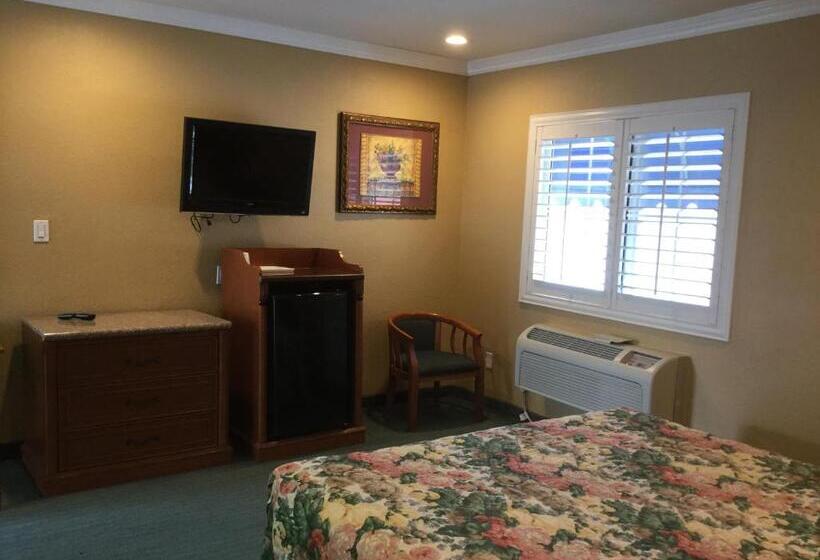 חדר משפחתי, Beverly Inn