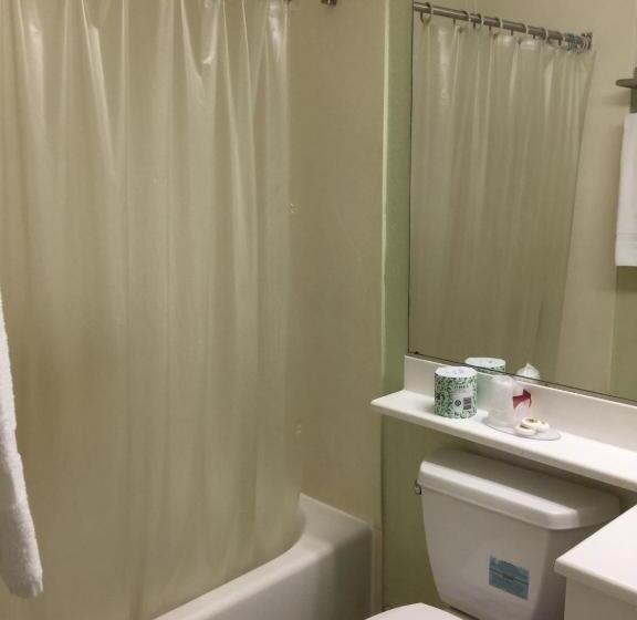 חדר משפחתי, Beverly Inn