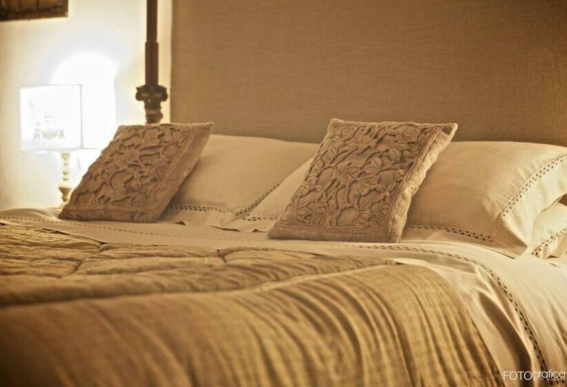 اتاق لوکس با وان آب گرم, Torre Del Parco