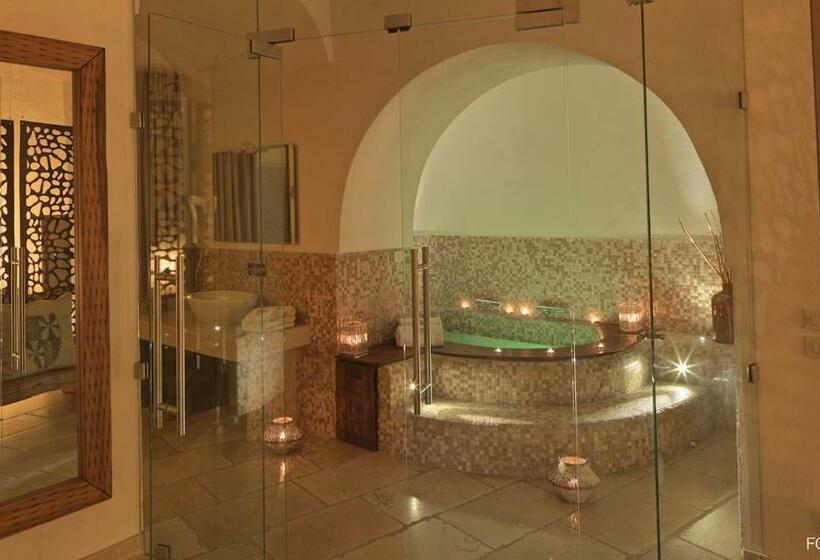 اتاق لوکس با وان آب گرم, Torre Del Parco