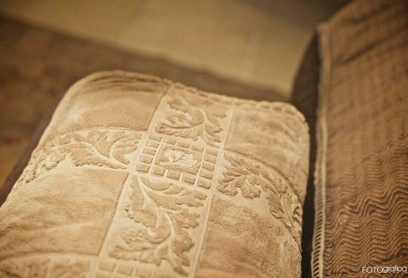 اتاق لوکس با وان آب گرم, Torre Del Parco