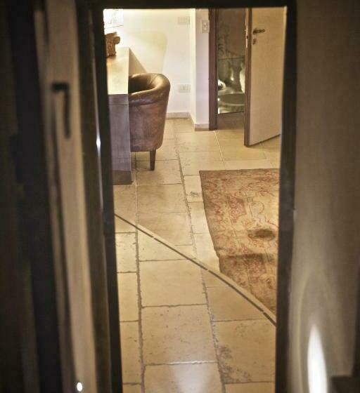 اتاق لوکس با وان آب گرم, Torre Del Parco