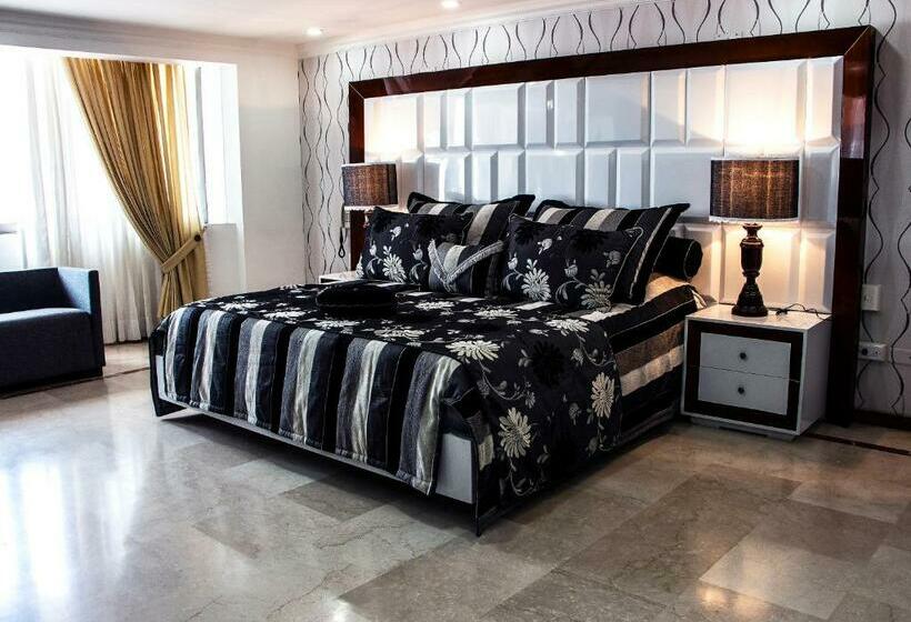 سوییت لوکس, Ingenio Reina Isabel