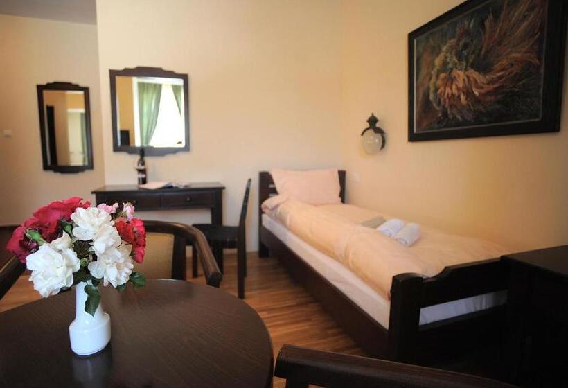 اتاق استاندارد سه نفره, Kalin