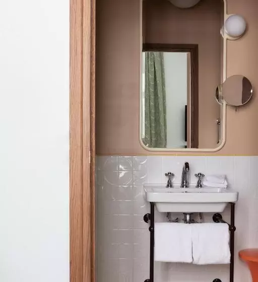 Chambre Executive, Saintandre Des Arts