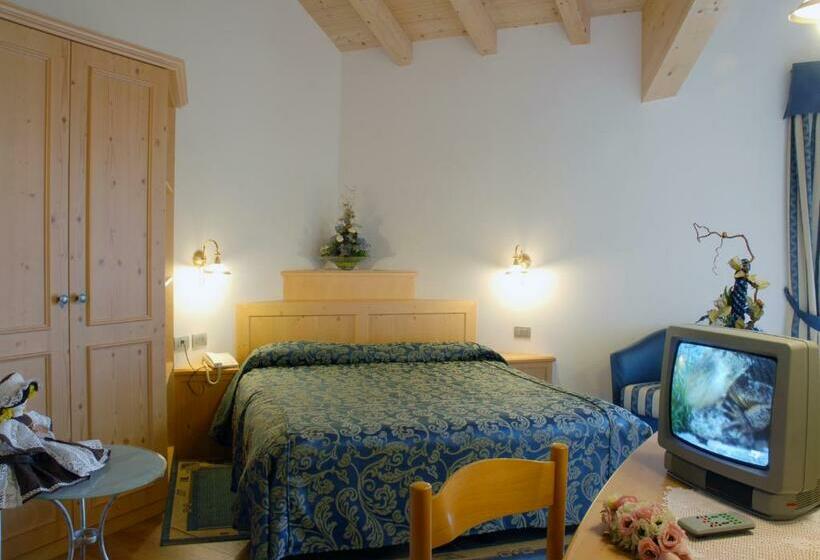 标准间, Sass Maor