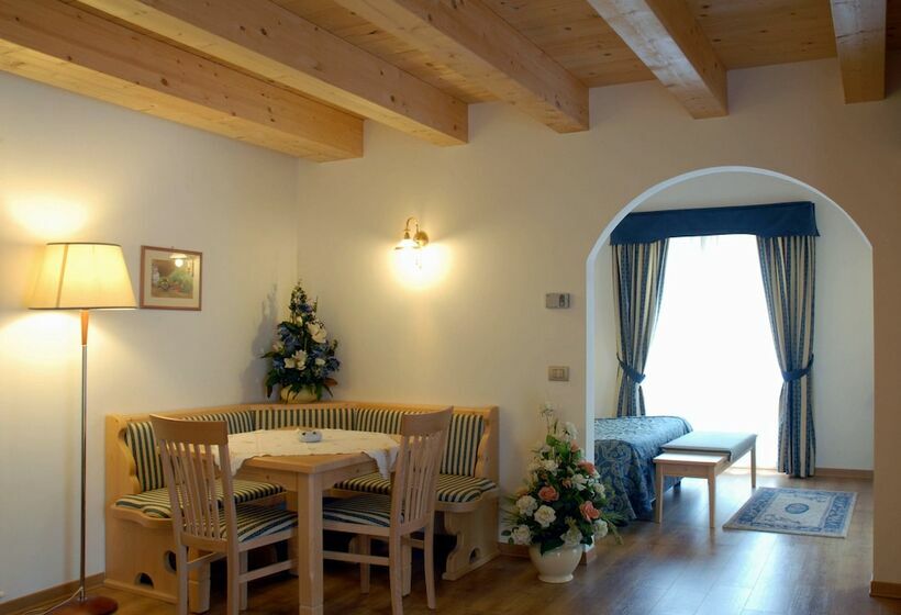 标准间, Sass Maor