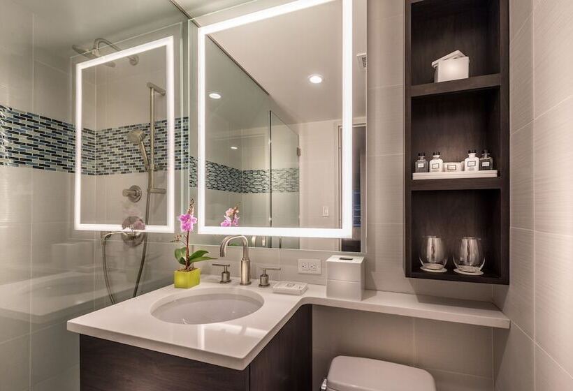 带阳台的豪华间, The Bernic Hotel New York City, Tapestry Collection By Hilton