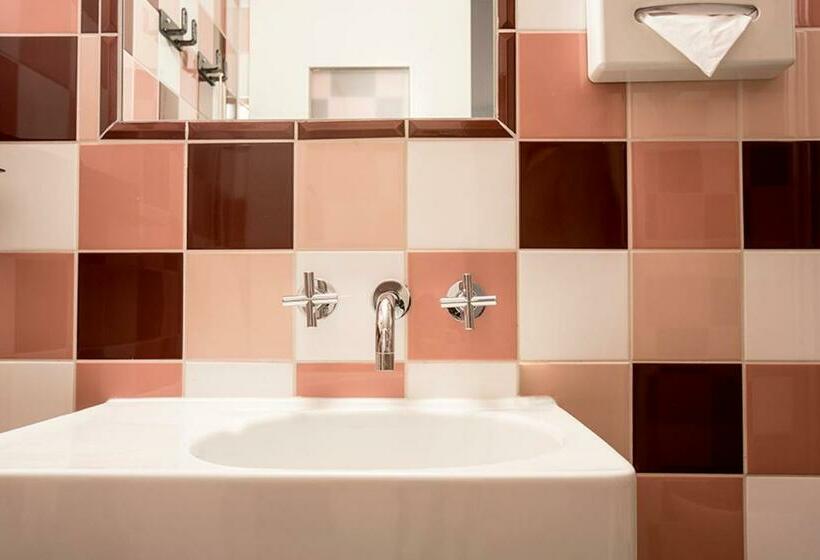 اتاق عادی, The Dutch Maastricht