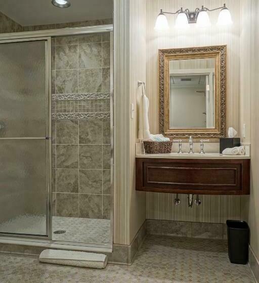 جناح سرير كينج, The Mount Vernon Grand